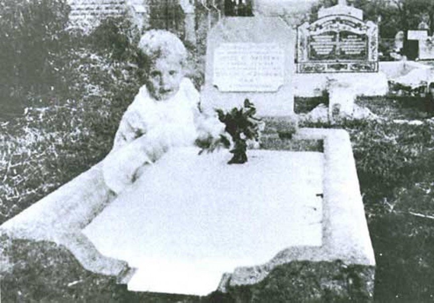 10 Of The Creepiest Pictures Of Ghosts